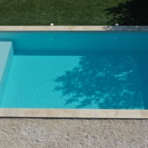 Piscine coque fond plat